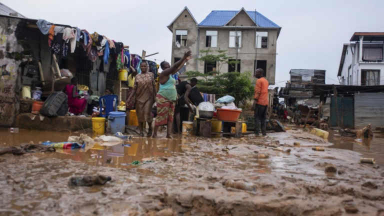 अफ्रीकी देश कांगो में भारी बारिश और बाढ़ ने मचाई भारी तबाही