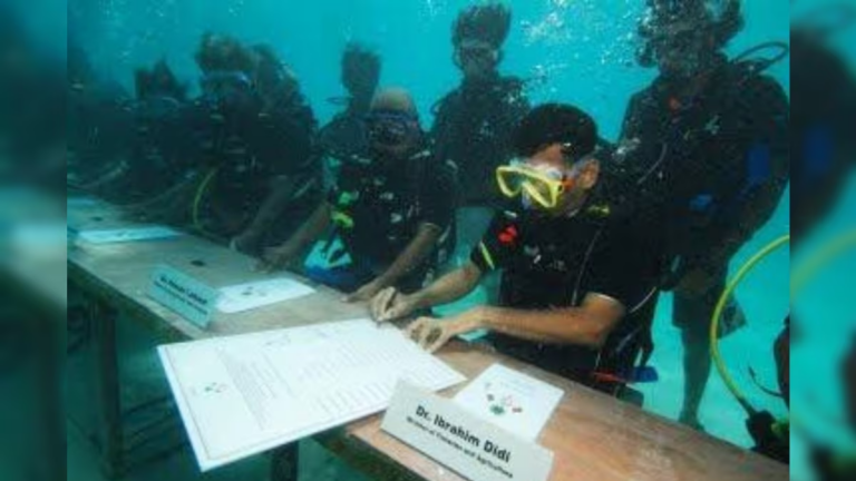 मालदीव की सरकार ने आखिर क्यों की थी Under Water