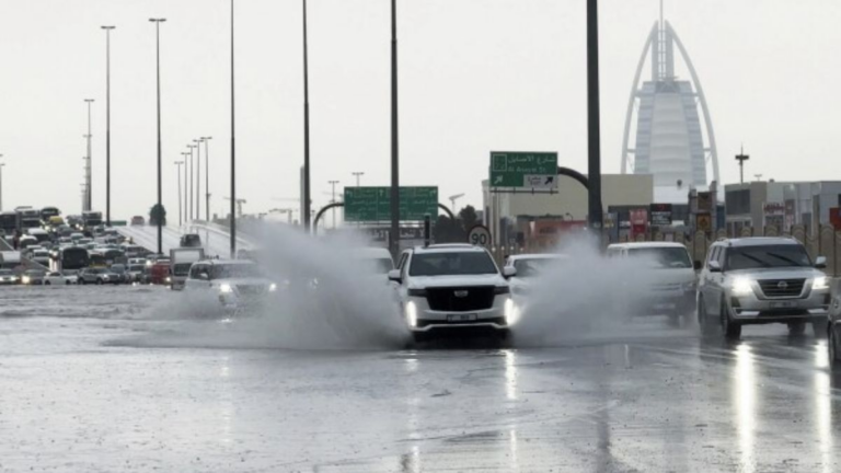 UAE में फिर मूसलाधार बारिश और भंयकर तूफान ने मारी एंट्री,