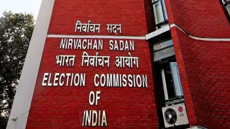 वोटिंग के अंतिम आंकड़े जारी करने में देरी पर आया चुनाव आयोग का बयान